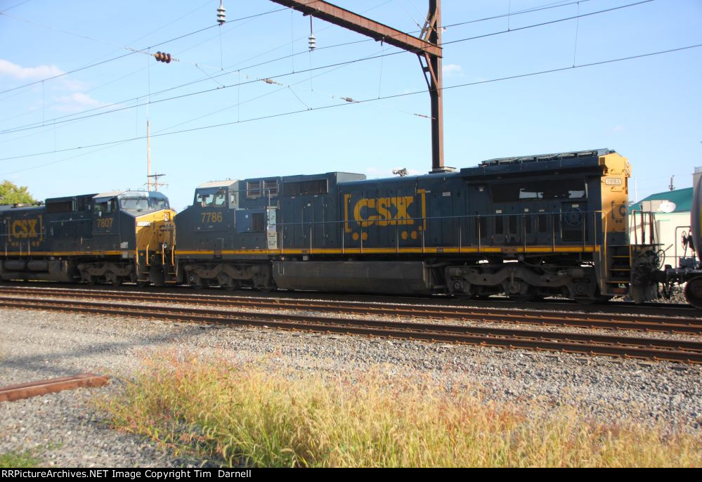 CSX 7786, 7807 on M404